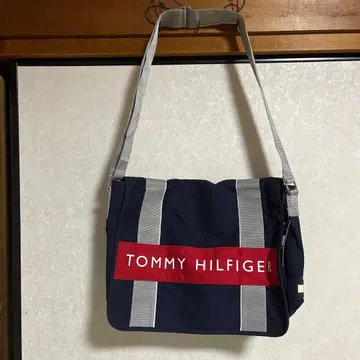 미사용품 TOMMY HILFIGER 네이비 숄더백