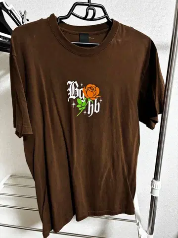 바거치 브라운 L 사이즈 티셔츠 오렌지 장미 디자인
