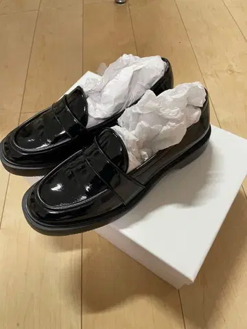 letalon 블랙 광택 로퍼 (박스 포함) 23.5cm