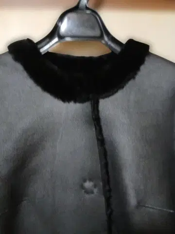 미사용 블랙 노카라 무스탕 코트