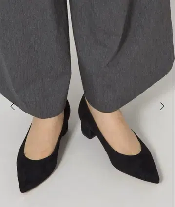 이번 시즌 ODETTE E ODILE 포인트 블록 힐 펌프스 35