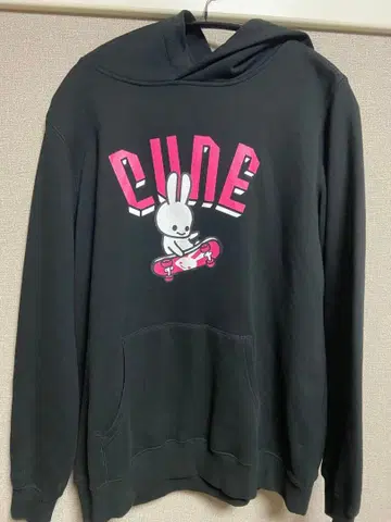 CUNE 토끼 프린트 후드티 L 사이즈 블랙