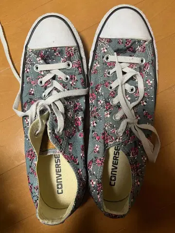 CONVERSE 플라워 프린트 스니커즈