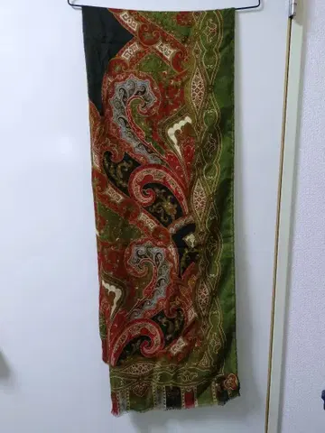 R di RAJU 그린 페이즐리 무늬 스톨