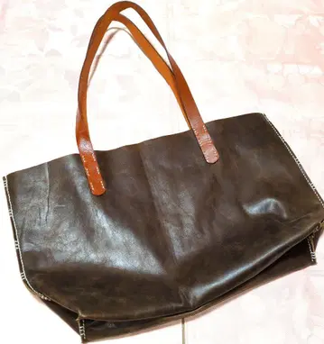 다크 브라운 가죽 토트백