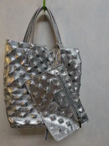 스터드 장식 실버 토트백