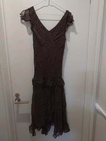 브라운 비대칭 원피스