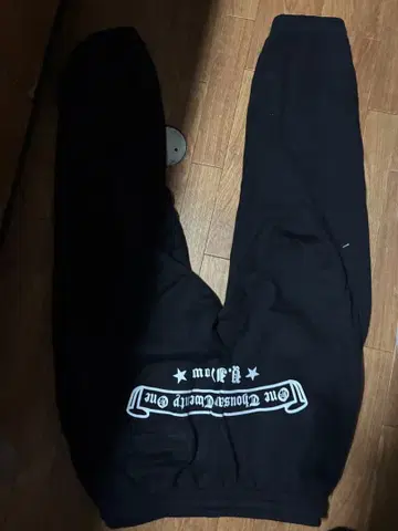 블랙 조거 팬츠 프린트 자수