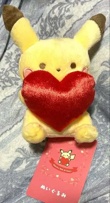 포켓몬 센터 2025 발렌타인 피카츄 봉제 인형 하트