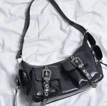 VOLCAN & APHRODITE 2 벨트 아일렛 숄더백