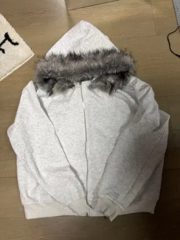 짧은 기장 퍼 후드티