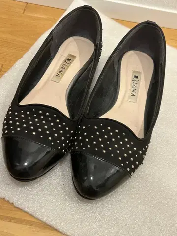DIANA 펌프스 블랙 스웨이드 미니 스터드 22cm
