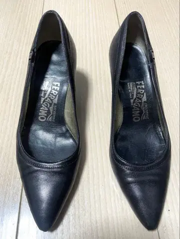 Ferragamo 블랙 펌프스