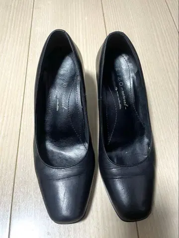 EIZO 블랙 가죽 펌프스