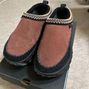 Venture Daze 색상: Red Jasper / Black