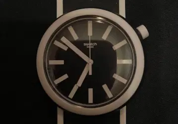 Swatch 아날로그 시계 블랙/화이트