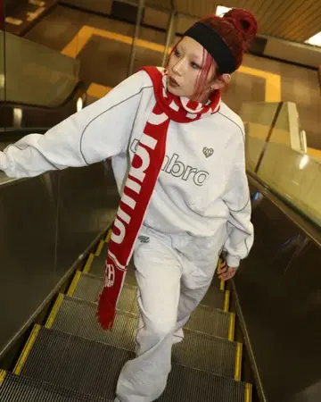 완판템 HTH x UMBRO 크루 스웨트