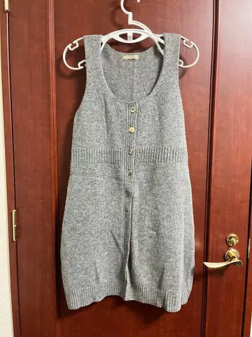 그레이 니트 슬리브리스 베스트