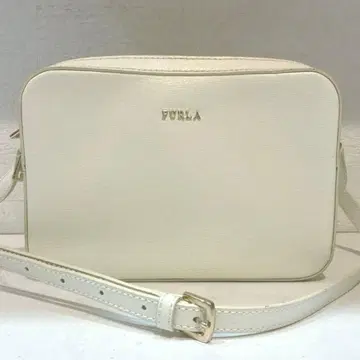 [ 새상품급 ] FURLA 릴리 가죽 숄더백 카메라백 화이트