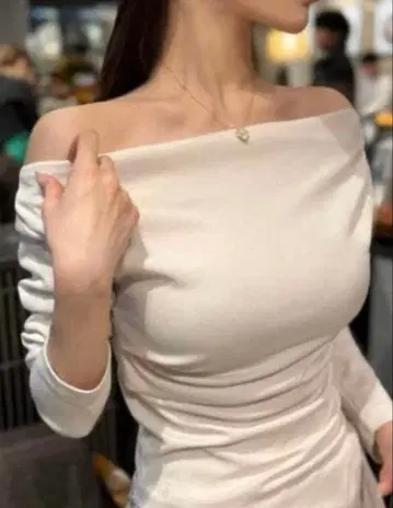 QUNG 여성 언밸런스 드레이프 개더 T 페일 아이보리