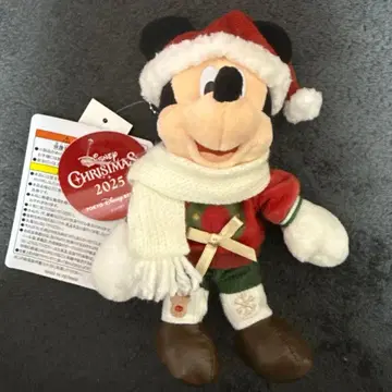 미키 인형 배지 크리스마스 2025