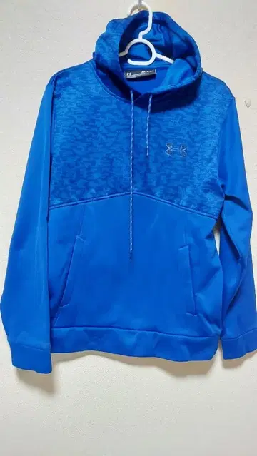 [ Under Armour ] 파랑 카모플라쥬 패턴 후드티