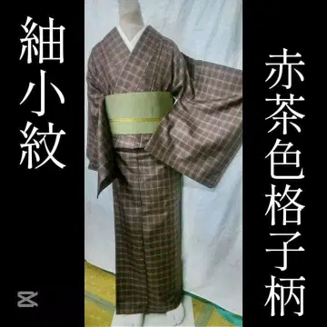 명주 코몬, 홍차색 격자 무늬 포함