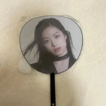 BABYMONSTER 아현 부채