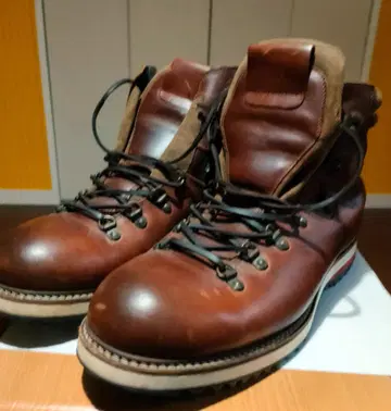 새상품급 3회 사용 천연 가죽 트레킹 부츠