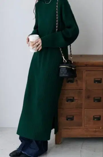 DISCOAT 리브 터틀 니트 원피스