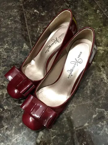 긴자 카네마츠 버건디 리본 포함 펌프스