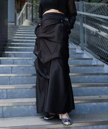 [ Mavie..7 ] 뒷면 레이스업 새틴 턱 스커트