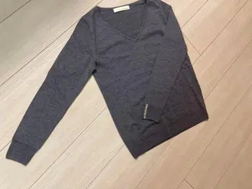 갸라르데 갸란테 미 라인 V넥 울 스웨터 그레이지 F M 상당