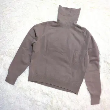 유니클로 스웨터(M) 터틀넥 노옴코어 무지 어른스러운 심플