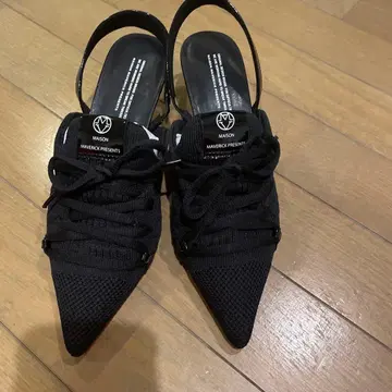 MAISON MAVERICK PRESENTS 블랙 펌프스