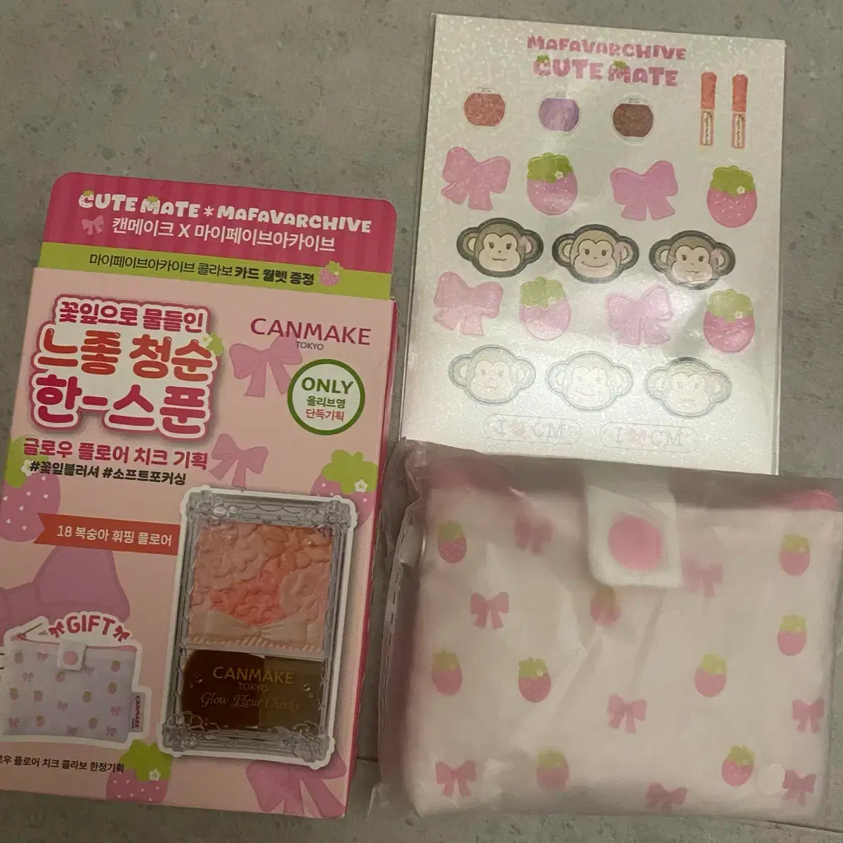 Canmake My Favorite Archive Card Wallet + Sticker #캔메이크파우치,#캔메이크마페아,#마이페이브아카이브,#마페아,#마페아스티커  on Bunjang Global Site.
