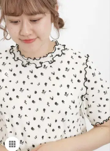 SM2 사만사 모스모스 립 단색 꽃무늬 메로우 티셔츠 새상품 아이보리