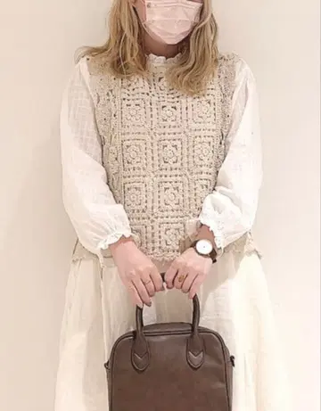 사만사 모스모스 크로셰 스타일 앞뒤 착용 니트 베스트