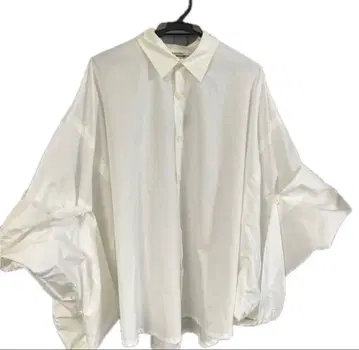 [ 새상품 미사용 ] [ 가격 인하 협상 가능 ] LIMI feu 셔츠