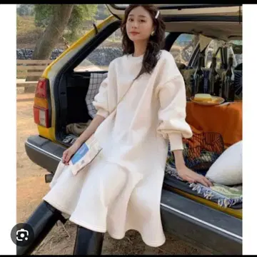 벌스데이 바쉬 로맨틱 맨투맨 원피스 화이트