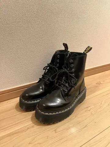 [ 새상품 ] Dr.Martens 닥터마틴 JADON 8홀 부츠 24