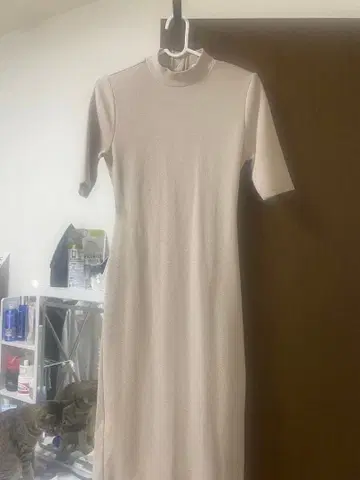 andmary 베이지 반팔 타이트핏 원피스