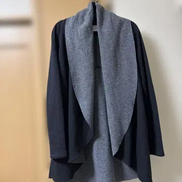 블랙과 그레이의 긴팔 가디건 바니스 뉴욕