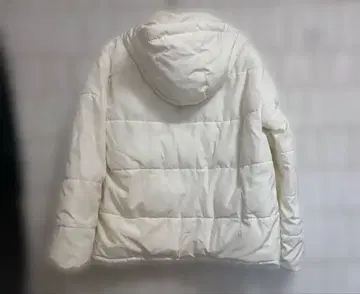 화이트 후드 부착 다운 자켓