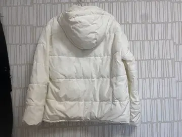 화이트 후드 부착 다운 자켓