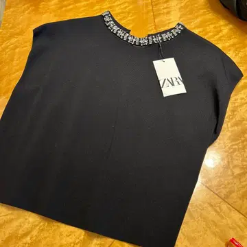 ZARA 비쥬 장식 블랙 상의 M
