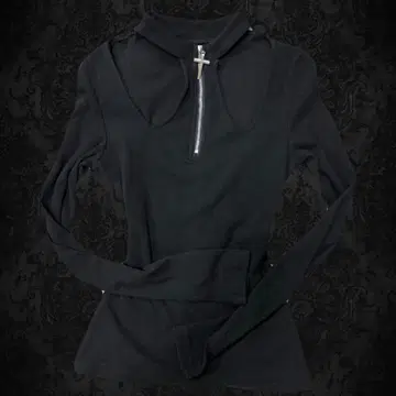 십자가 상의 블랙