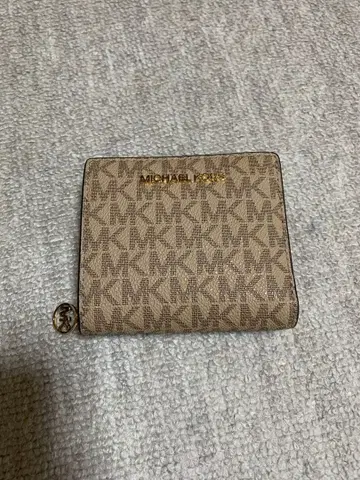 연휴 가격 인하! 마이클코어스 접이식 지갑