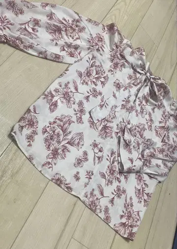 미슈마슈 보타이 블라우스 꽃무늬