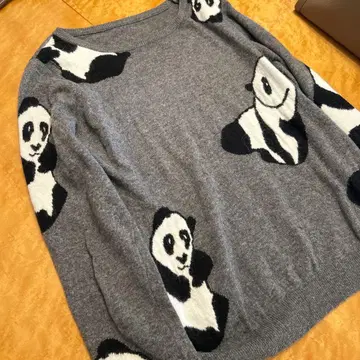 팬더 무늬 그레이 긴팔 니트 스웨터